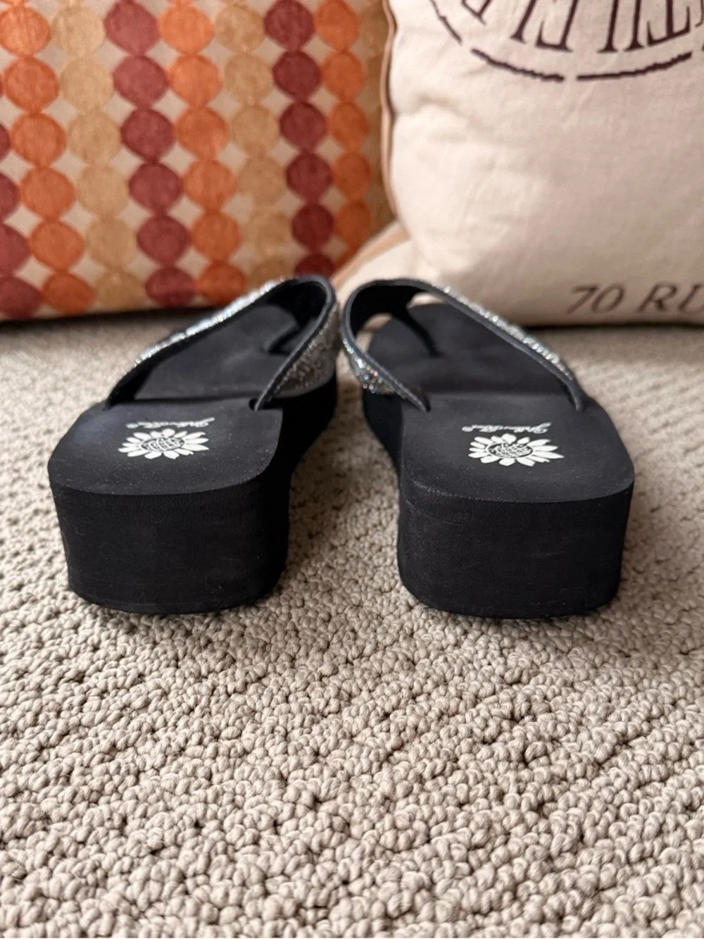Yellow Box Black Rhinestone Platform Thong Flip Flop Sandals Size 8.5 - Picture 4 of 5